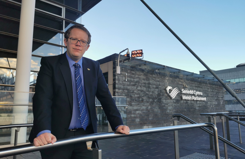 JJ on steps of senedd