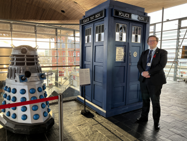 Joel meeting the TARDIS and Darlek in the Senedd