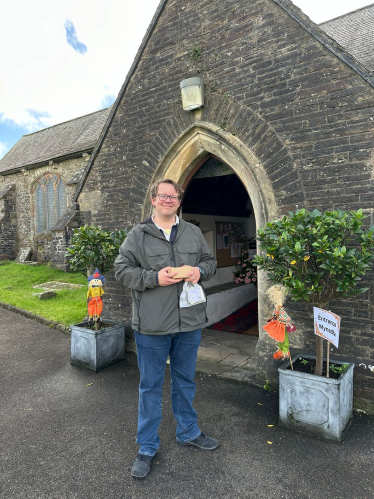 Joel James MS at Scarecrow festival 